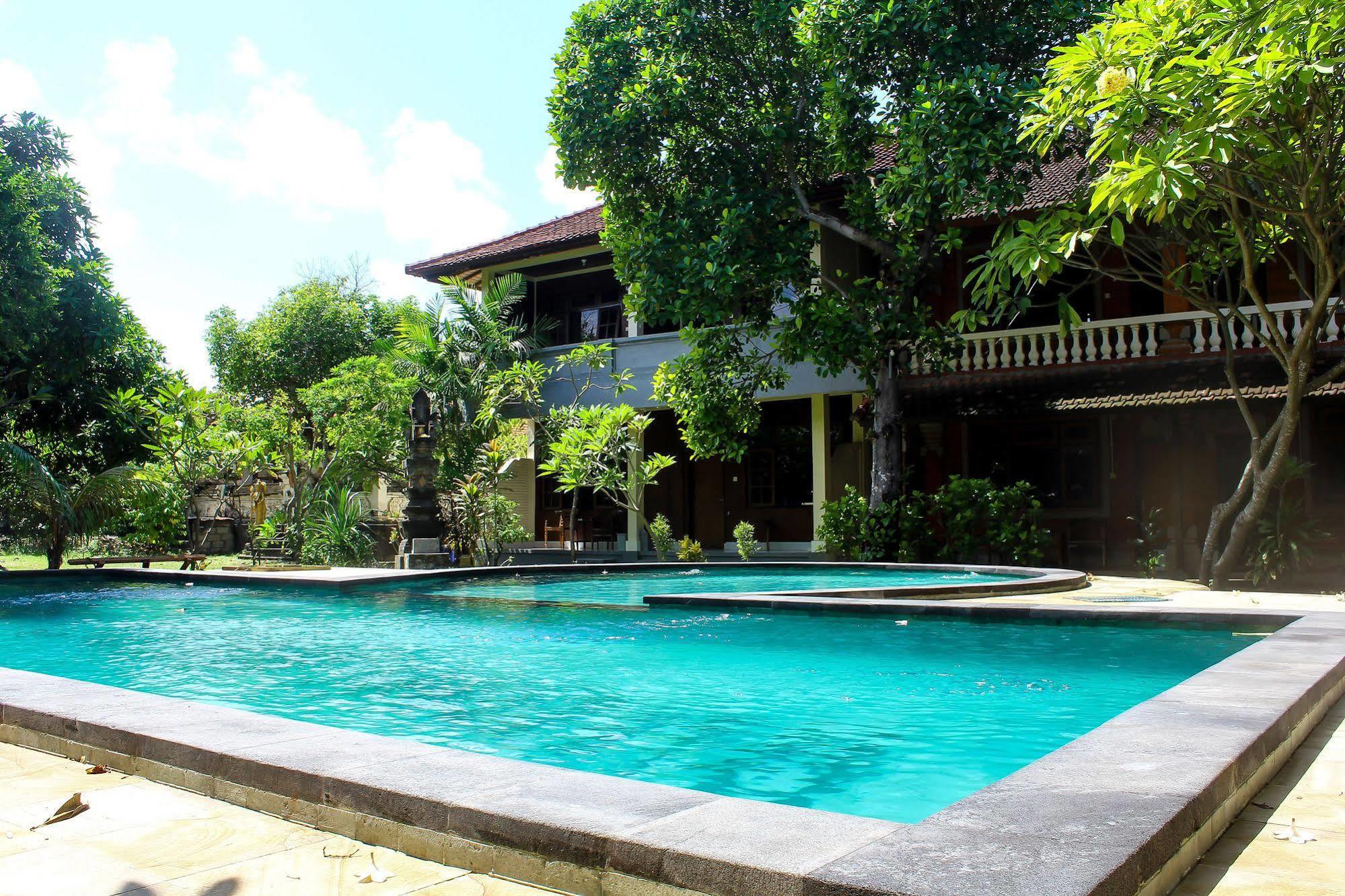 Budhi Beach Inn Kuta Lombok Buitenkant foto