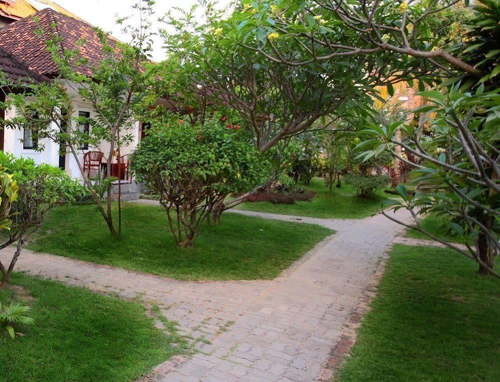 Budhi Beach Inn Kuta Lombok Buitenkant foto